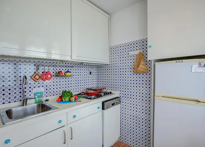 Ala - Il Bijou Di Rossella - Front- Happy * Alassio