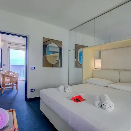 Il Bijou Di Rossella - Front - Happy *