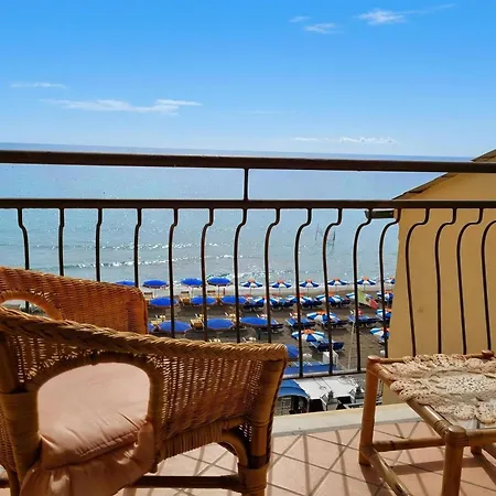 Il Bijou Di Rossella - Beach Front Duplex with Balcony - Happy Rentals Appartement