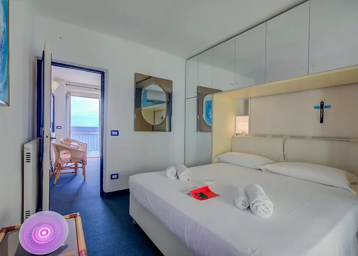 Ala - Il Bijou Di Rossella - Front- Happy *