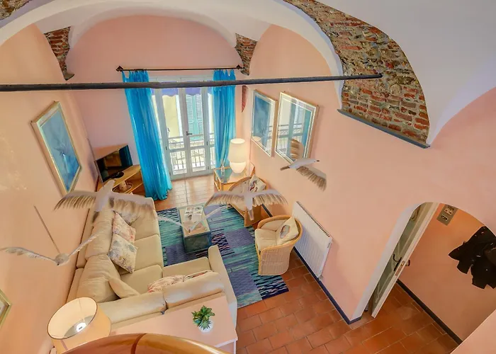 Ala - Il Bijou Di Rossella - Front- Happy * Alassio